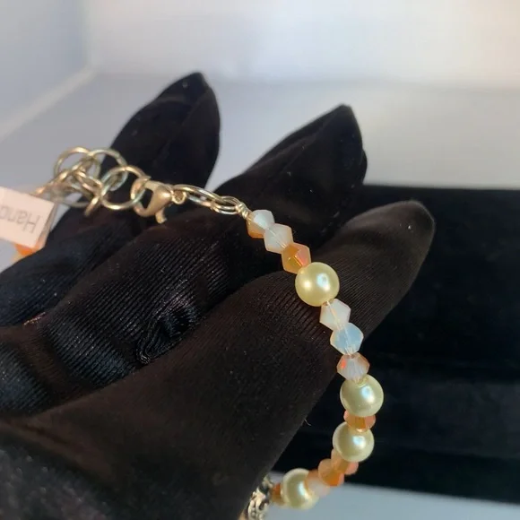 CHAMPAGNE DAWN — Handcrafted Glass Pearl & Faceted Bead Bracelet with Leaf Charm - Picture 3 of 4